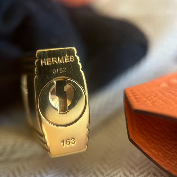 ❌SOLD❌Birkin 35 Mango on PHW
Epspm Leather Stamp P Square (2012) - Picture 13 of 16